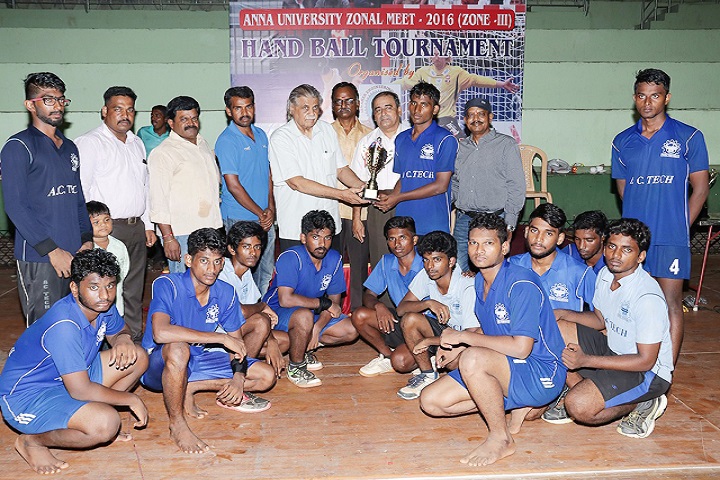https://cache.careers360.mobi/media/colleges/social-media/media-gallery/4136/2019/3/8/Sports of Jawahar Engineering College, Chennai_Sports.jpg